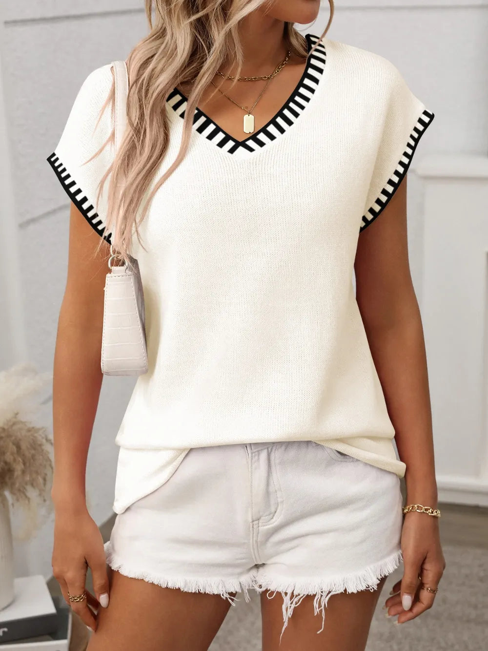 Contrast Trim V-Neck Short Sleeve Knit Top