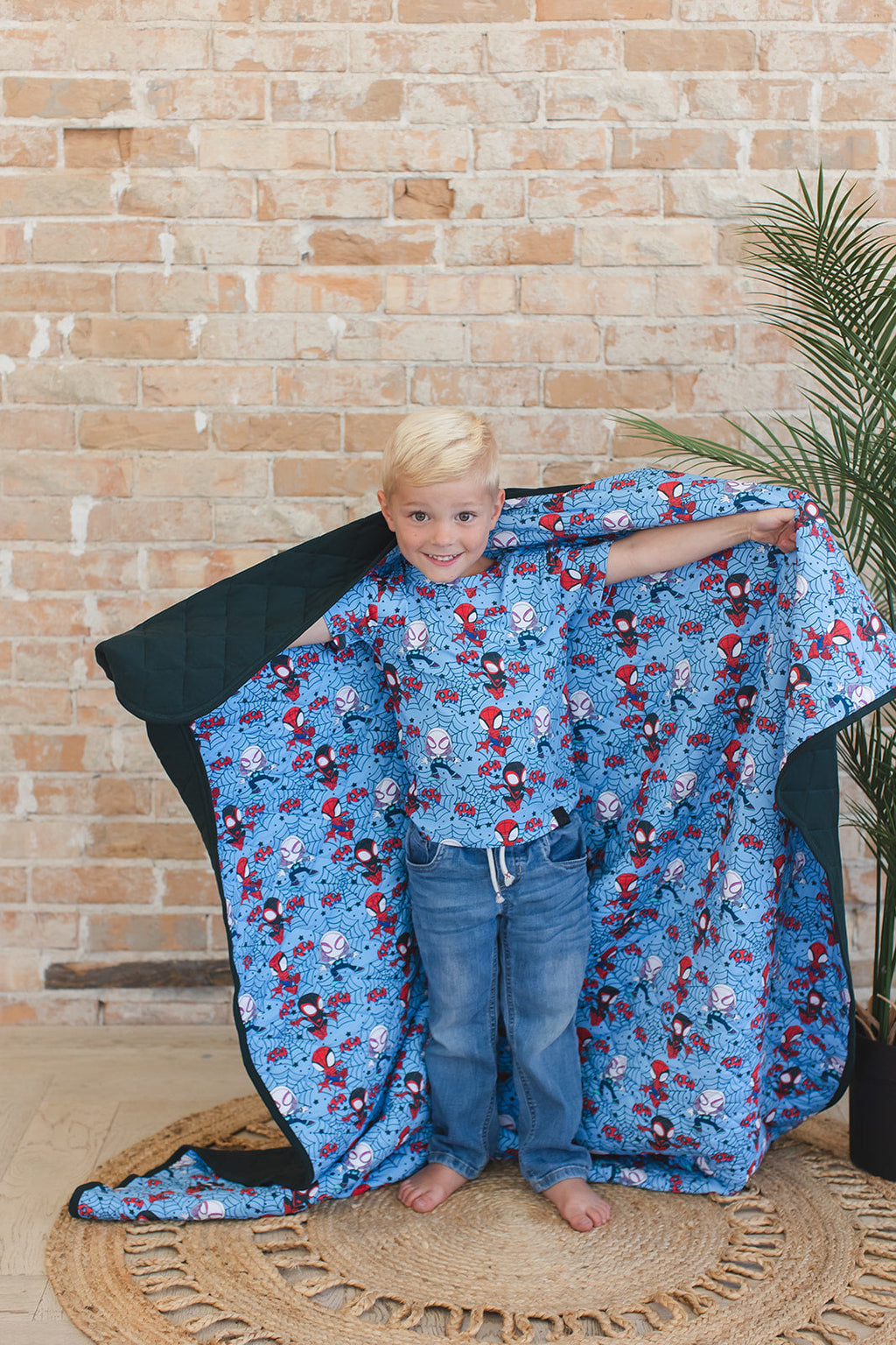 Webs UP - Quilted Blanket