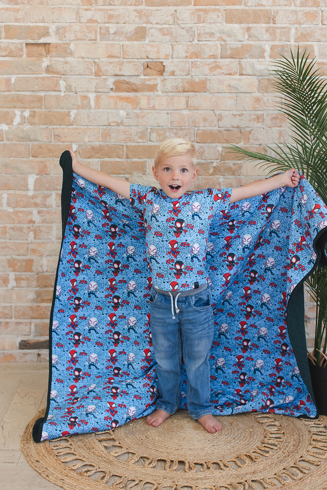 Webs UP - Quilted Blanket
