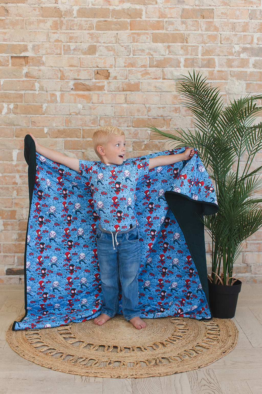 Webs UP - Quilted Blanket