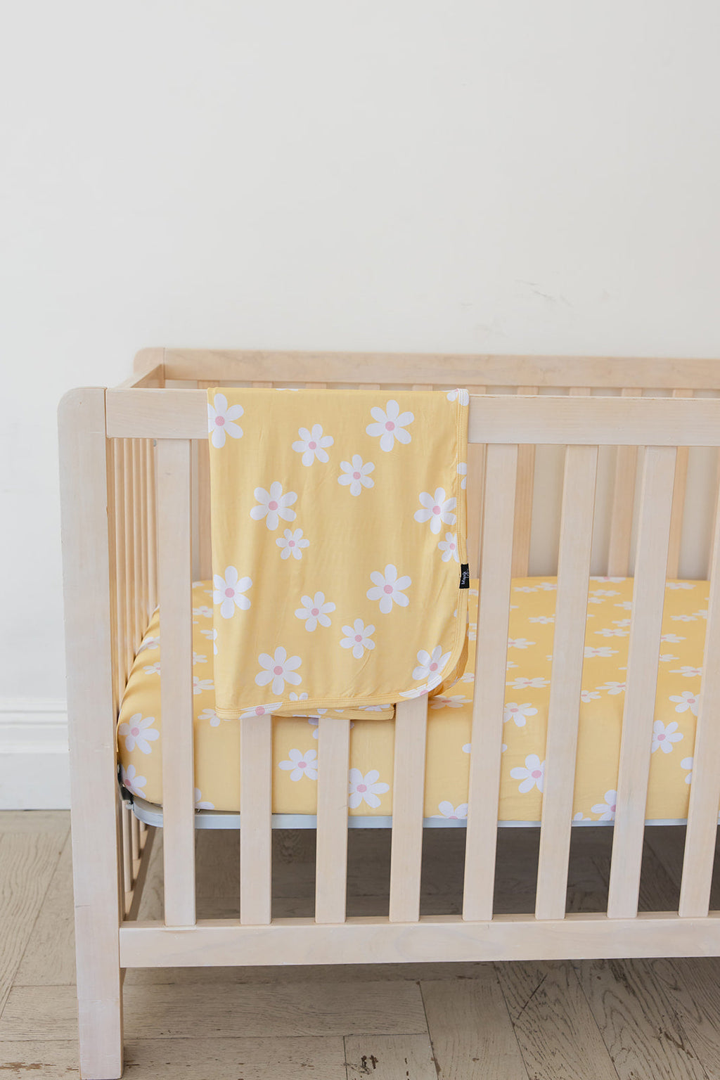 Sunny Dais - Lightweight Blanket