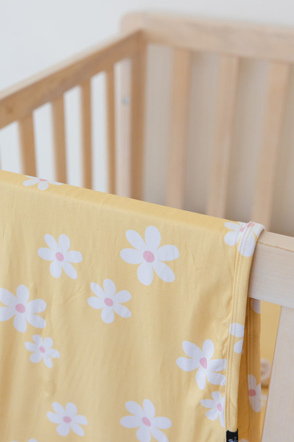 Sunny Dais - Lightweight Blanket