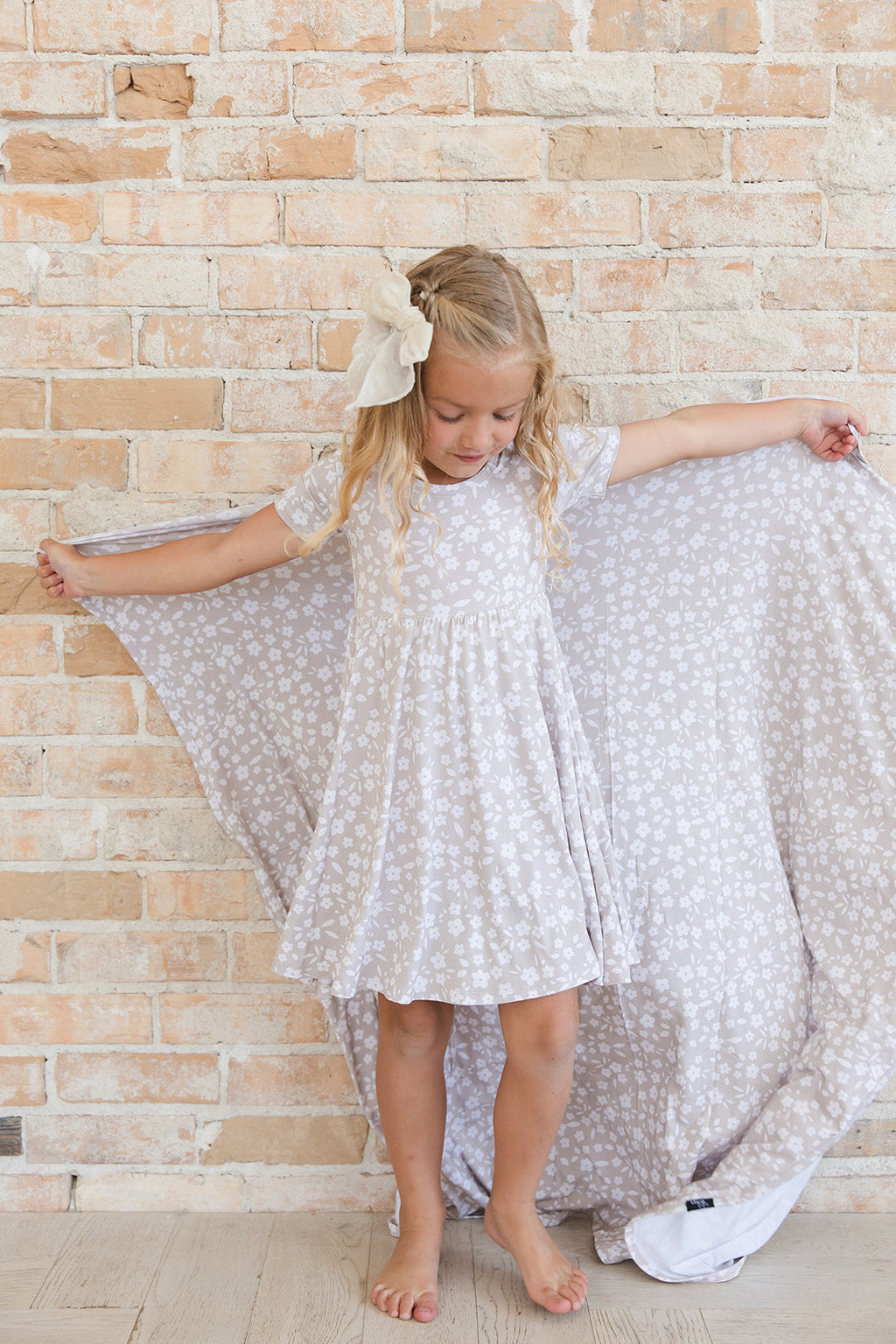 Calista - Lightweight Blanket