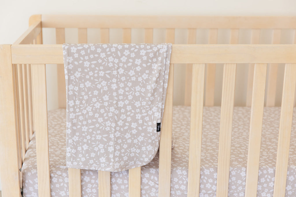 Calista - Lightweight Blanket