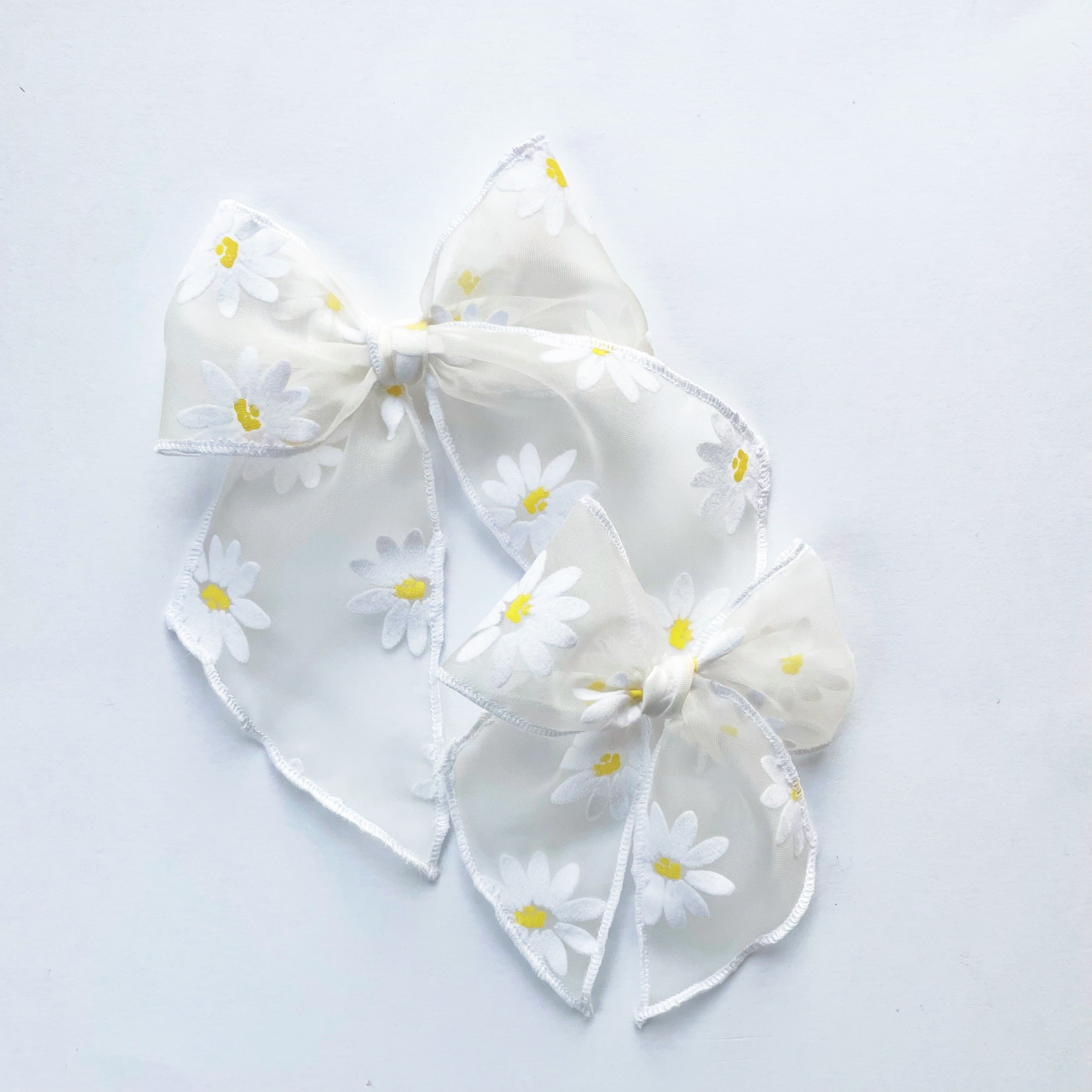 White Daisies Flocked Elle Bow