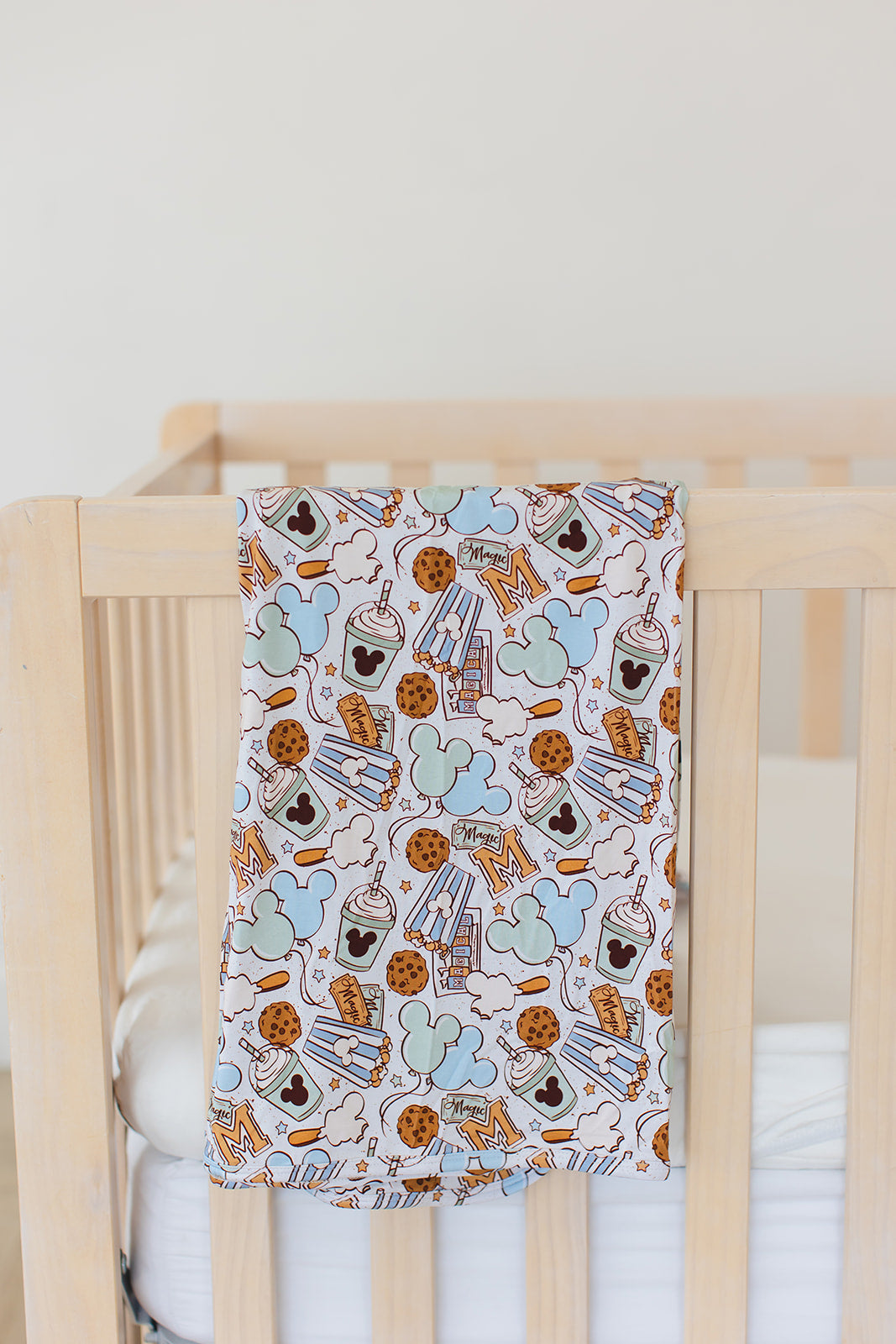 Snacks (GREEN) - Lightweight Blanket
