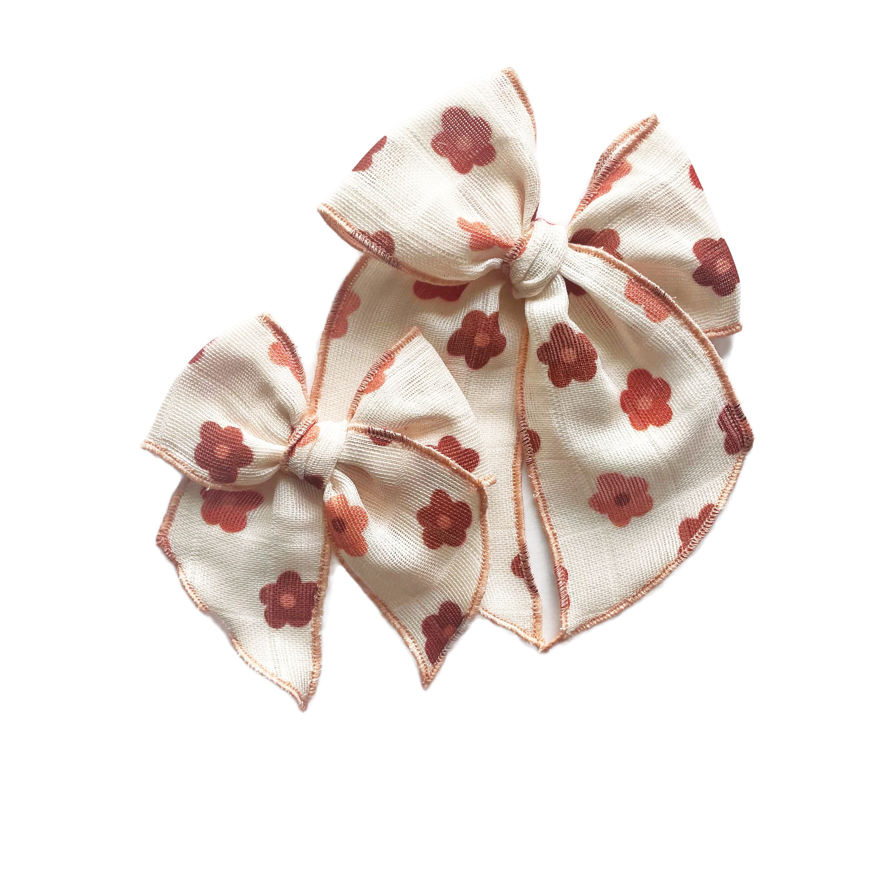 Fall Daisies on Cream Gauze Elle Bow