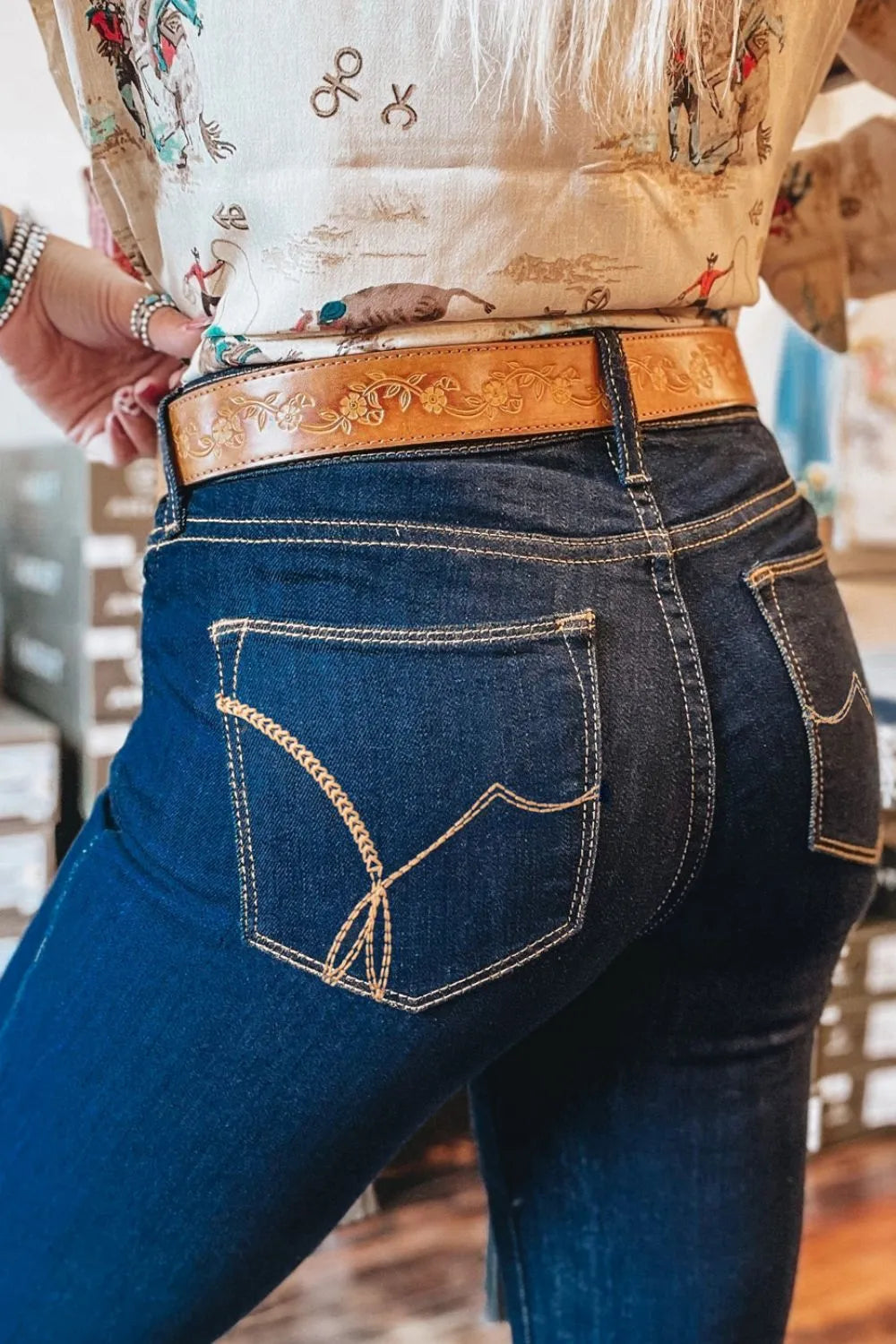 Center Seam Deep Wash Straight Jeans