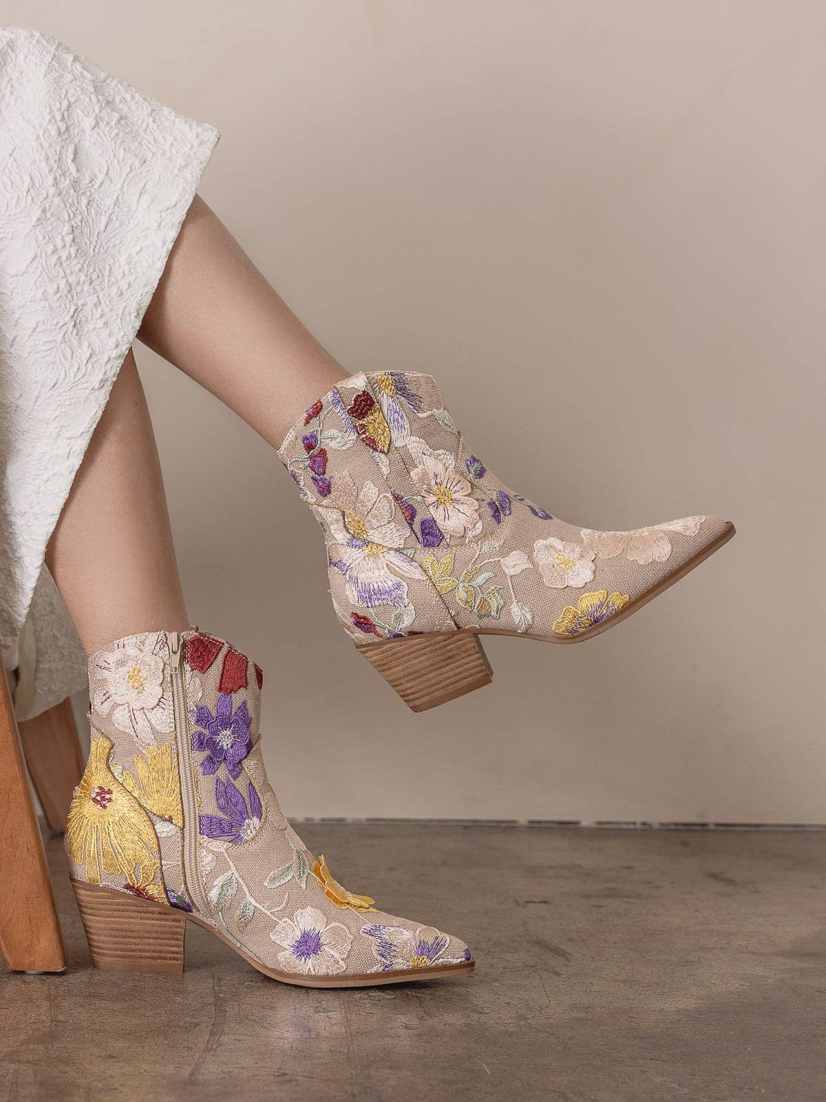 The Jolene|Taupe Floral Applique Western Boot