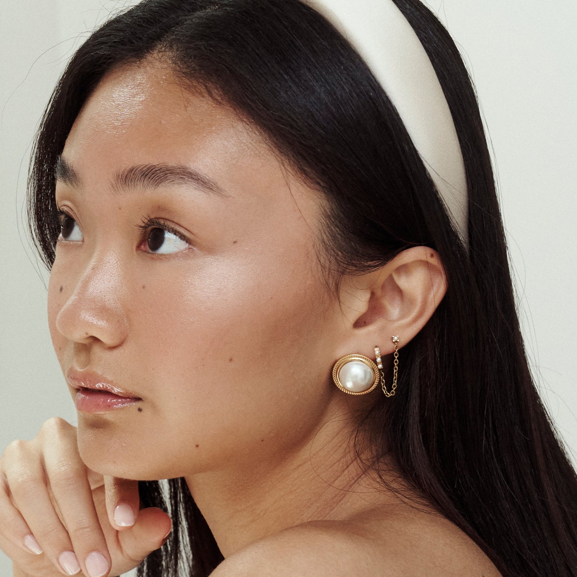 Single Lara Pearl Hoop Earring